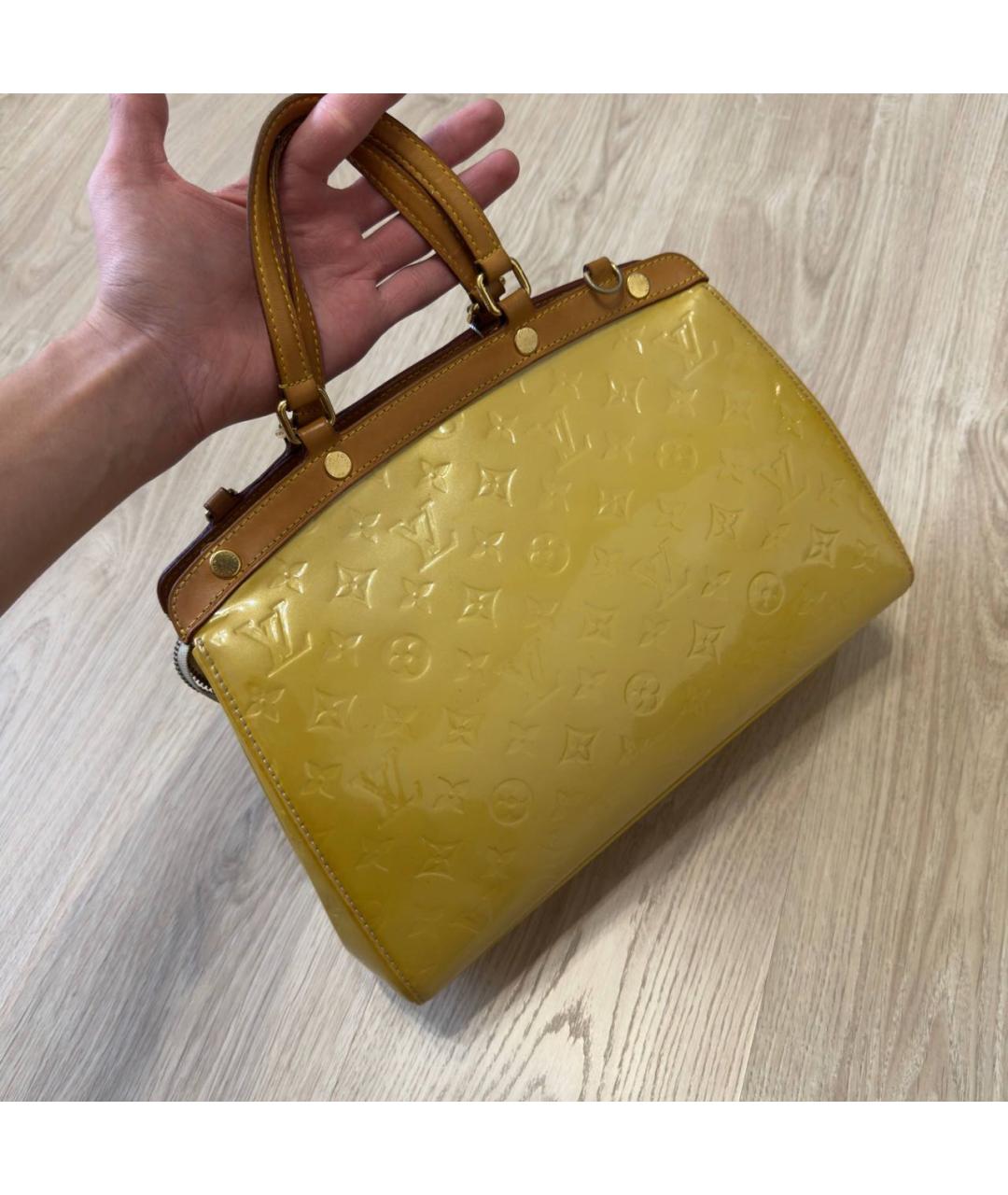 LOUIS VUITTON Горчичная сумка тоут из лакированной кожи, фото 3