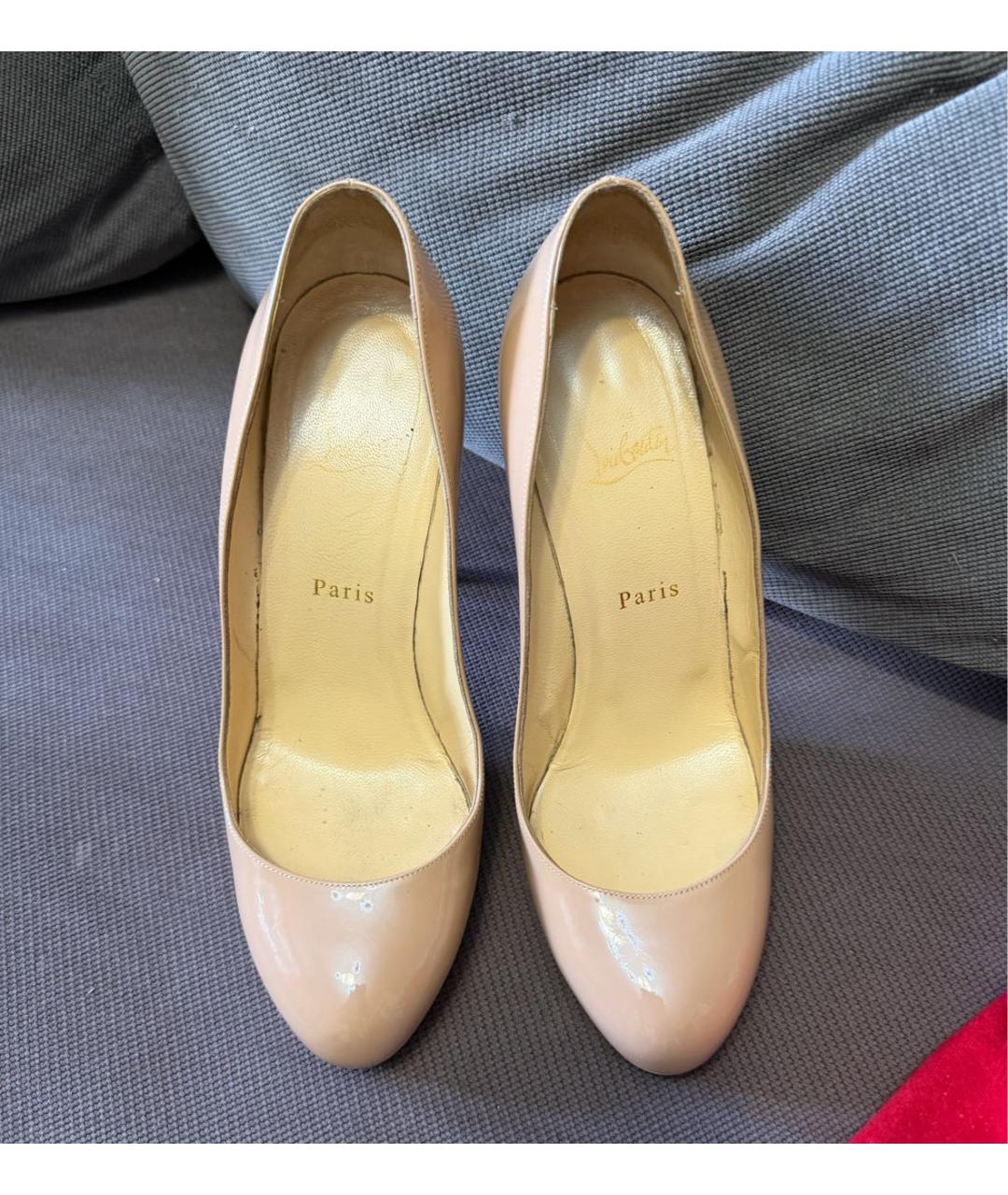 CHRISTIAN LOUBOUTIN Бежевые туфли из лакированной кожи, фото 2