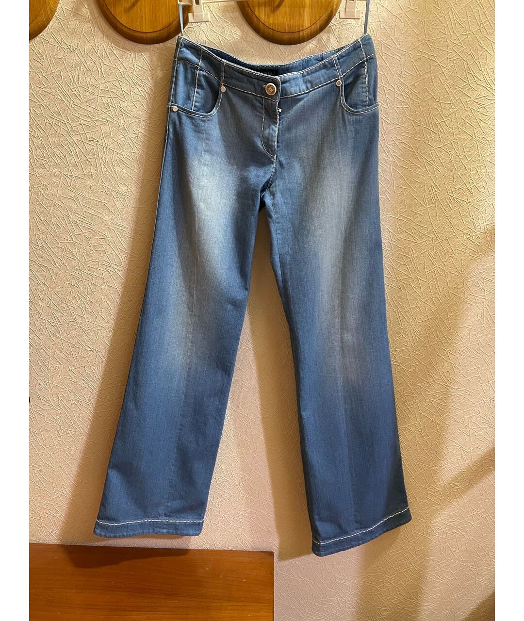 CHANEL Голубые хлопко-эластановые джинсы клеш, фото 5