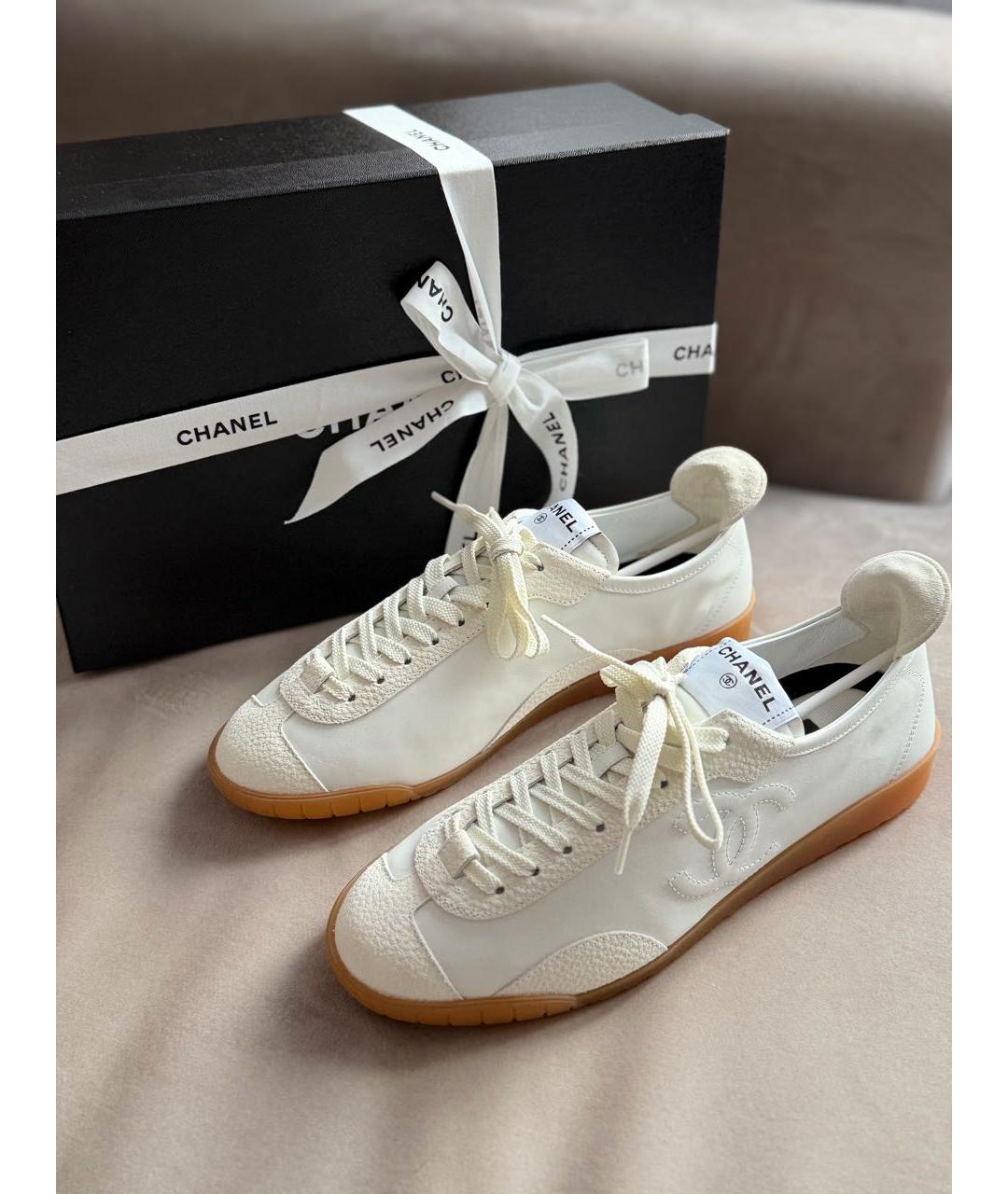 CHANEL Белые кожаные кеды, фото 3