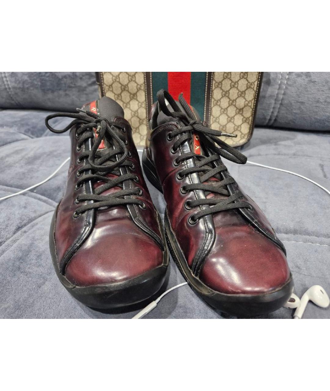 PRADA Бордовые кожаные низкие кроссовки / кеды, фото 2