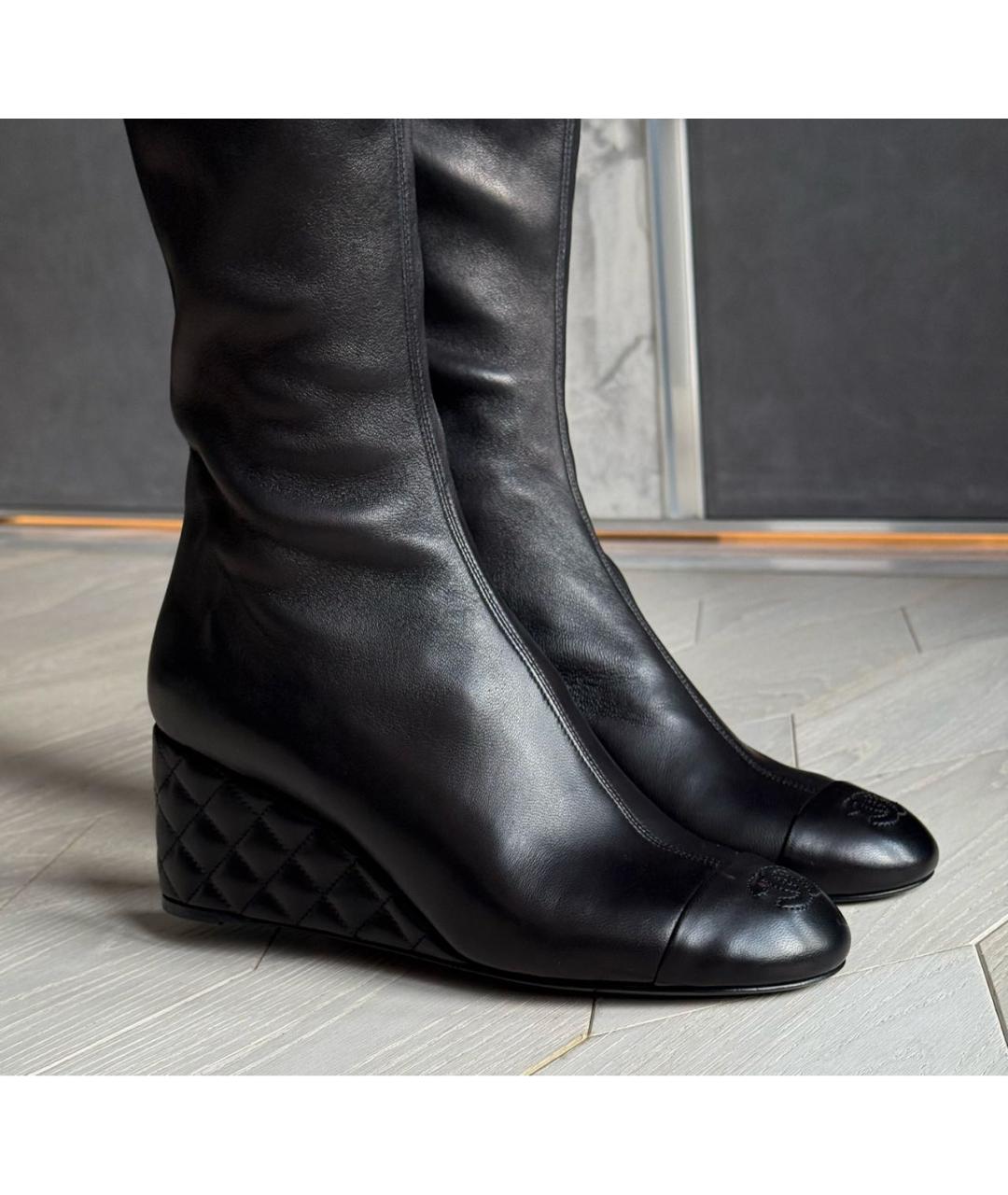 CHANEL Черные кожаные ботфорты, фото 3