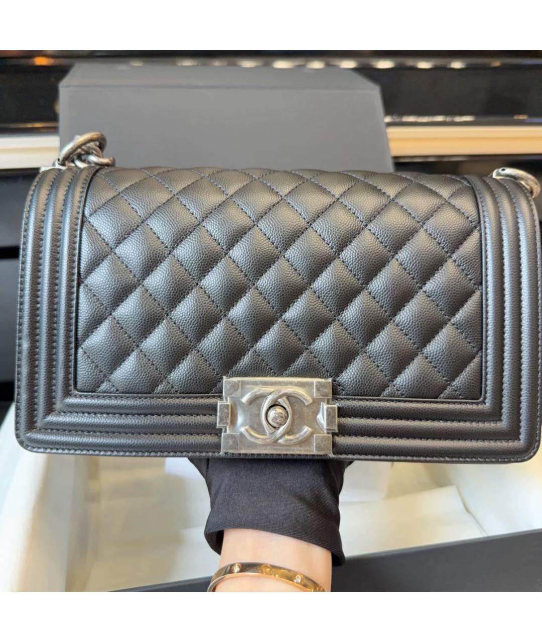 CHANEL Черная кожаная сумка через плечо, фото 2