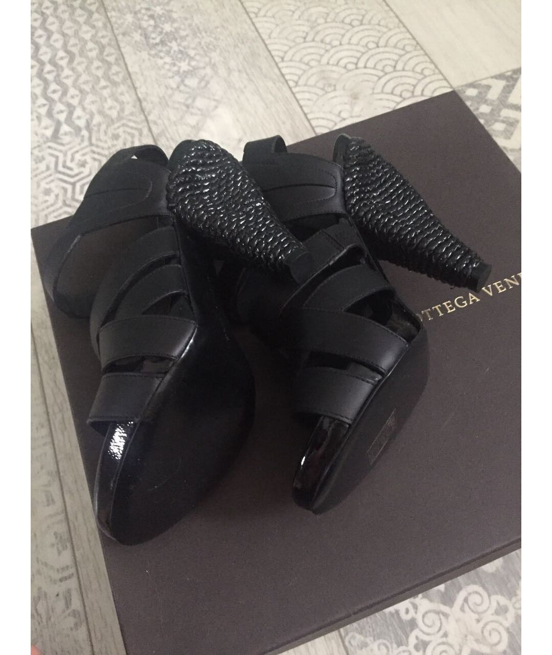 BOTTEGA VENETA Черные кожаные босоножки, фото 3