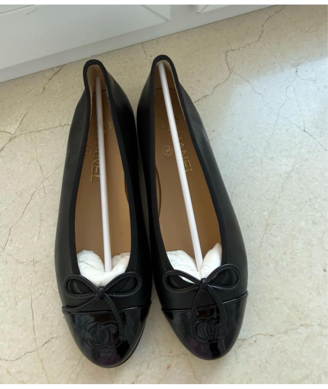 CHANEL Черные кожаные балетки, фото 2