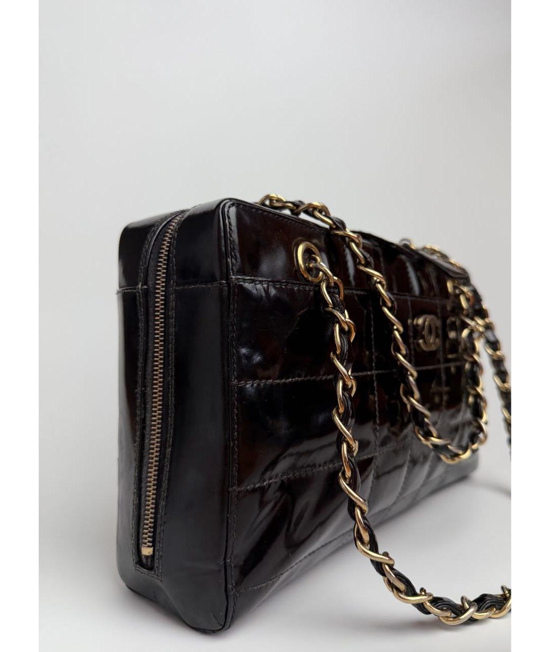 CHANEL Черная сумка через плечо из лакированной кожи, фото 2