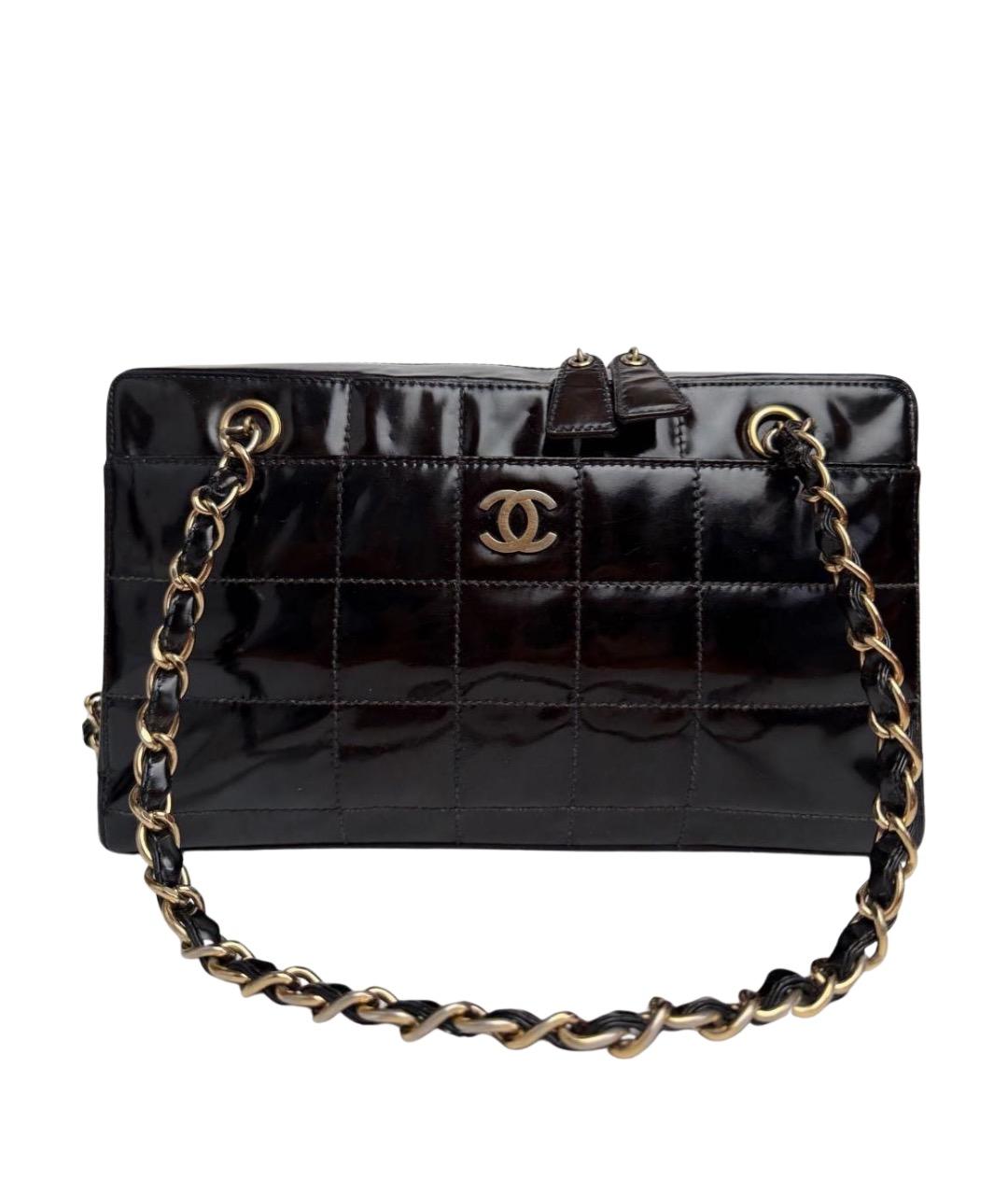 CHANEL Черная сумка через плечо из лакированной кожи, фото 1