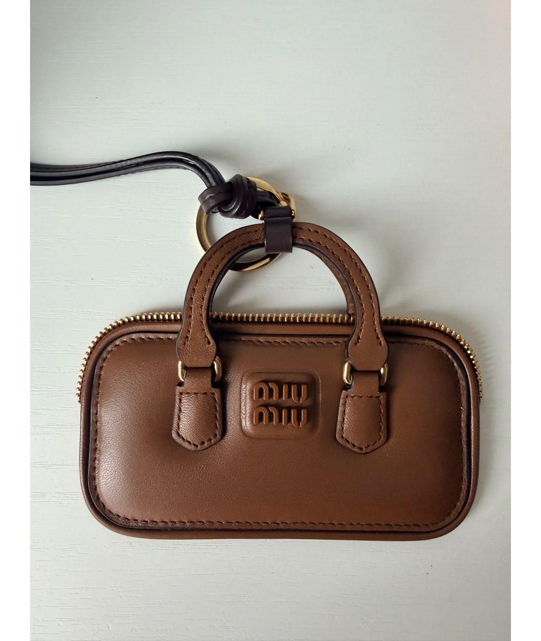 MIU MIU Коричневый брелок, фото 3