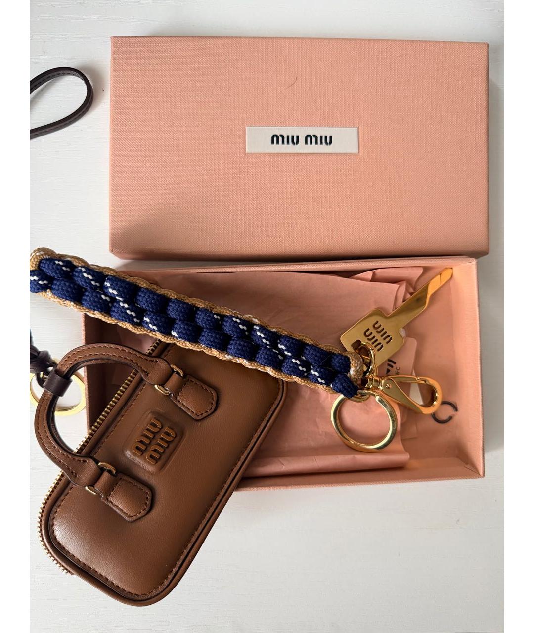 MIU MIU Коричневый брелок, фото 5