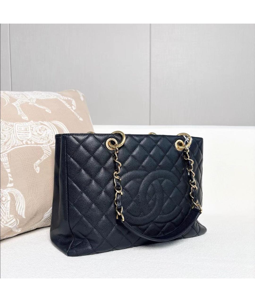 CHANEL Черная кожаная сумка тоут, фото 5