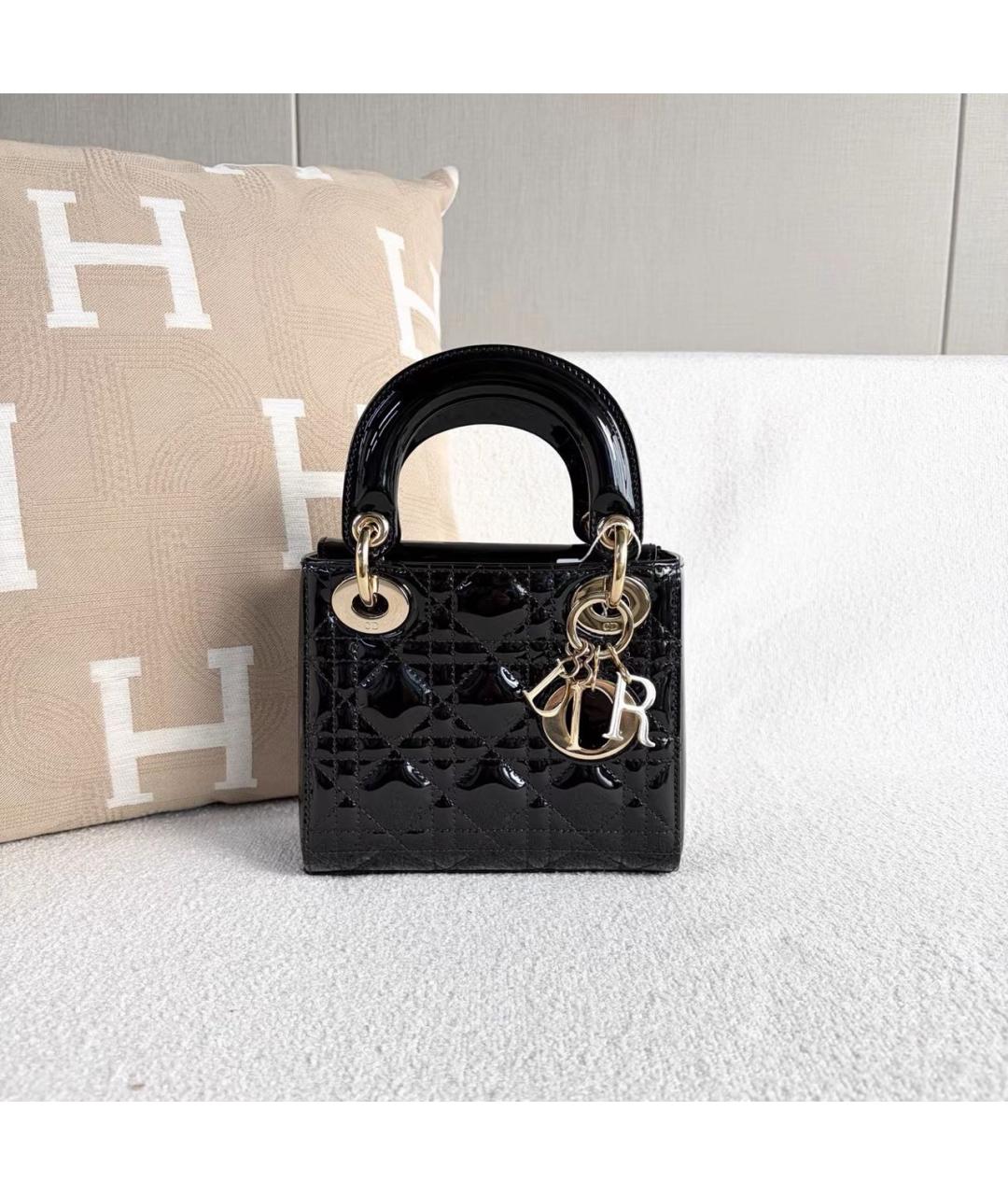 CHRISTIAN DIOR Черная сумка с короткими ручками из лакированной кожи, фото 7