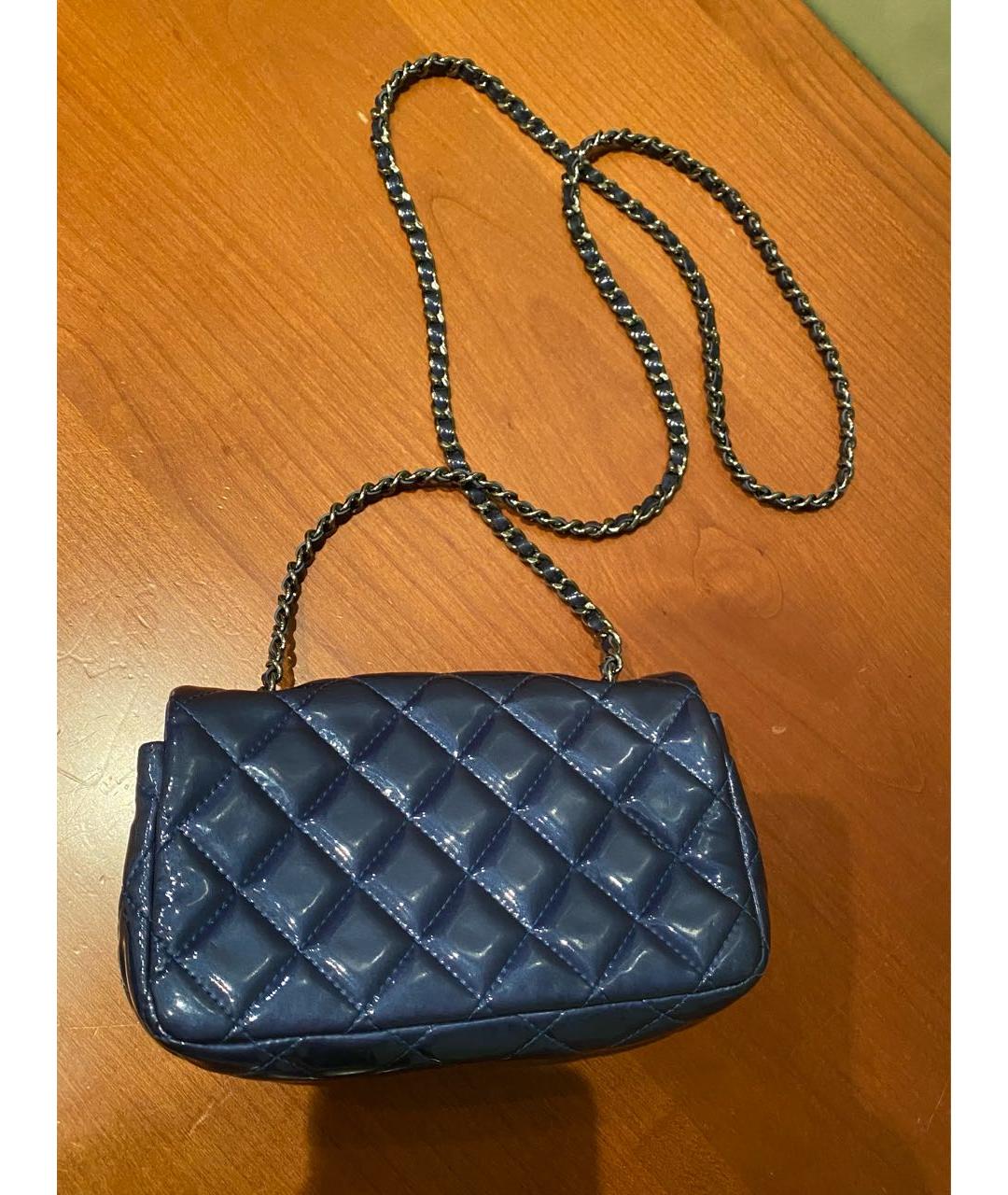 CHANEL Синяя сумка через плечо из лакированной кожи, фото 3