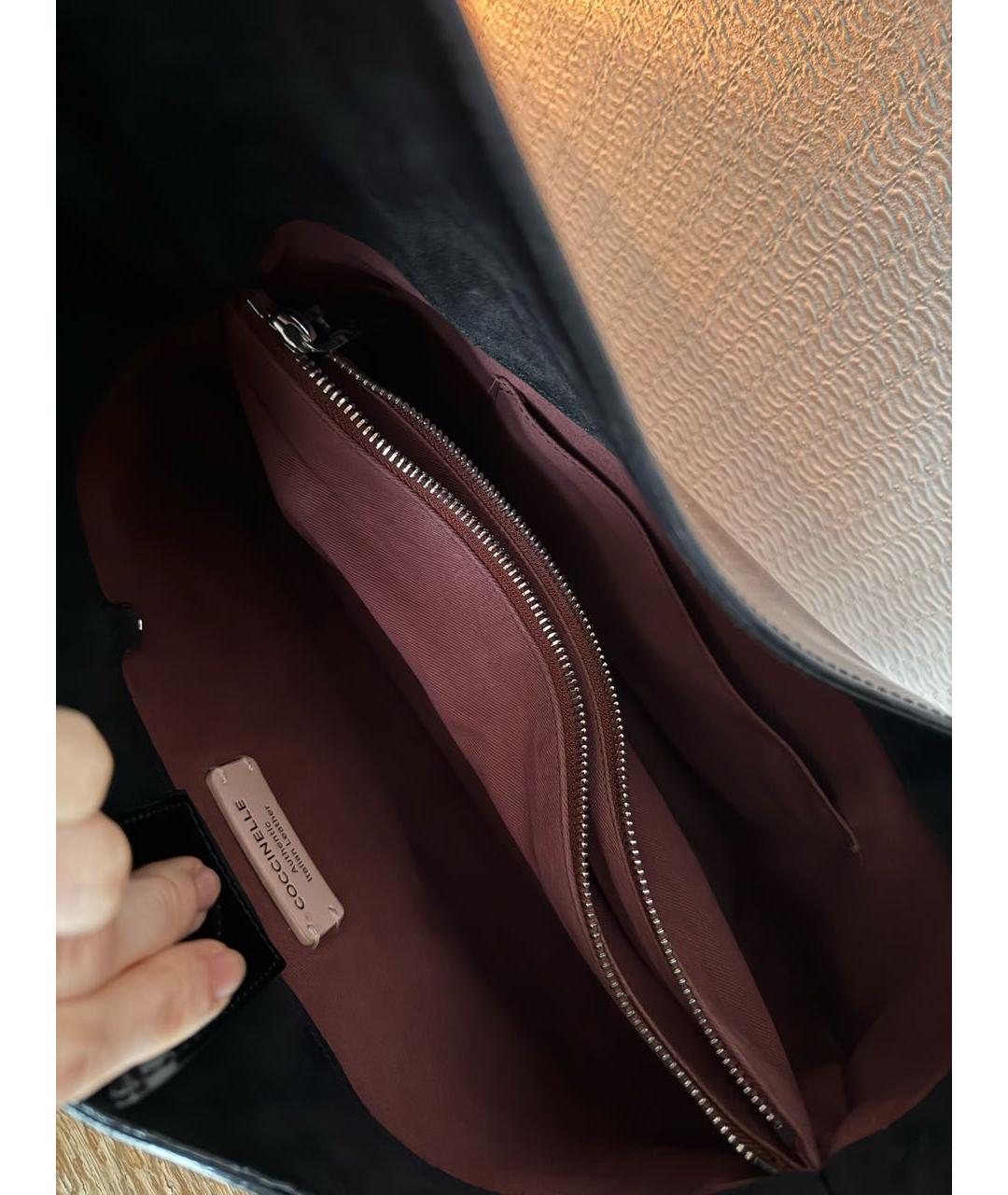 COCCINELLE Черная сумка через плечо из лакированной кожи, фото 4