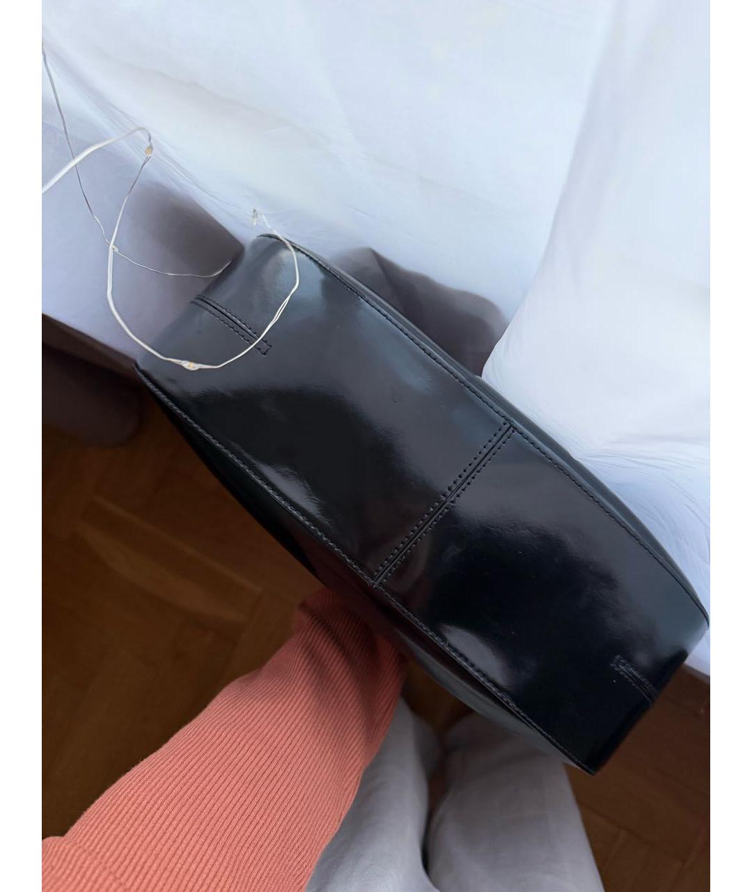 COCCINELLE Черная сумка через плечо из лакированной кожи, фото 8
