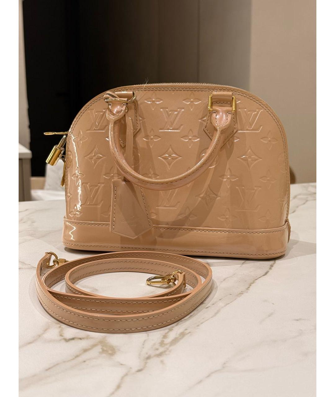 LOUIS VUITTON Бежевая сумка с короткими ручками из лакированной кожи, фото 8