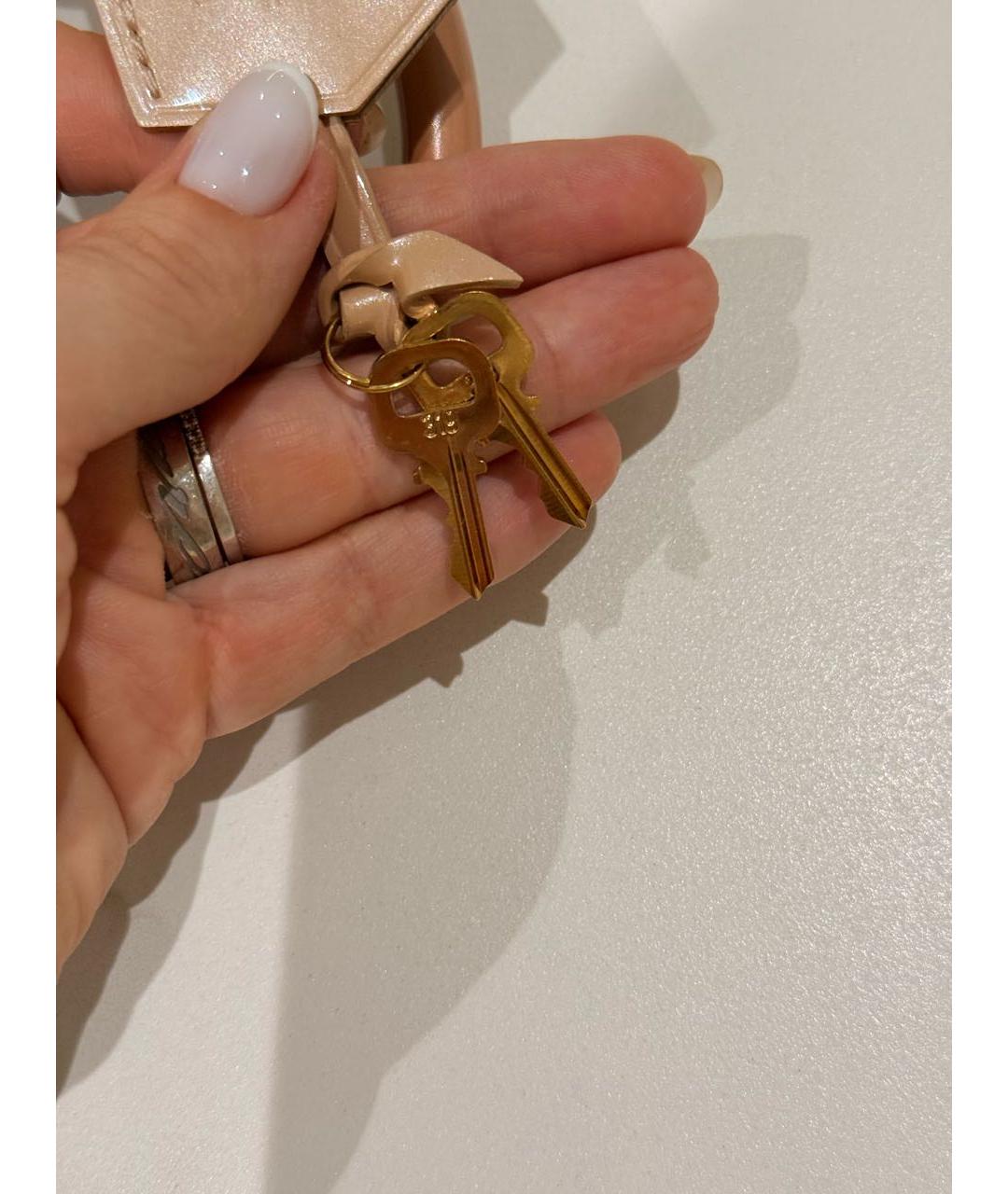 LOUIS VUITTON Бежевая сумка с короткими ручками из лакированной кожи, фото 7