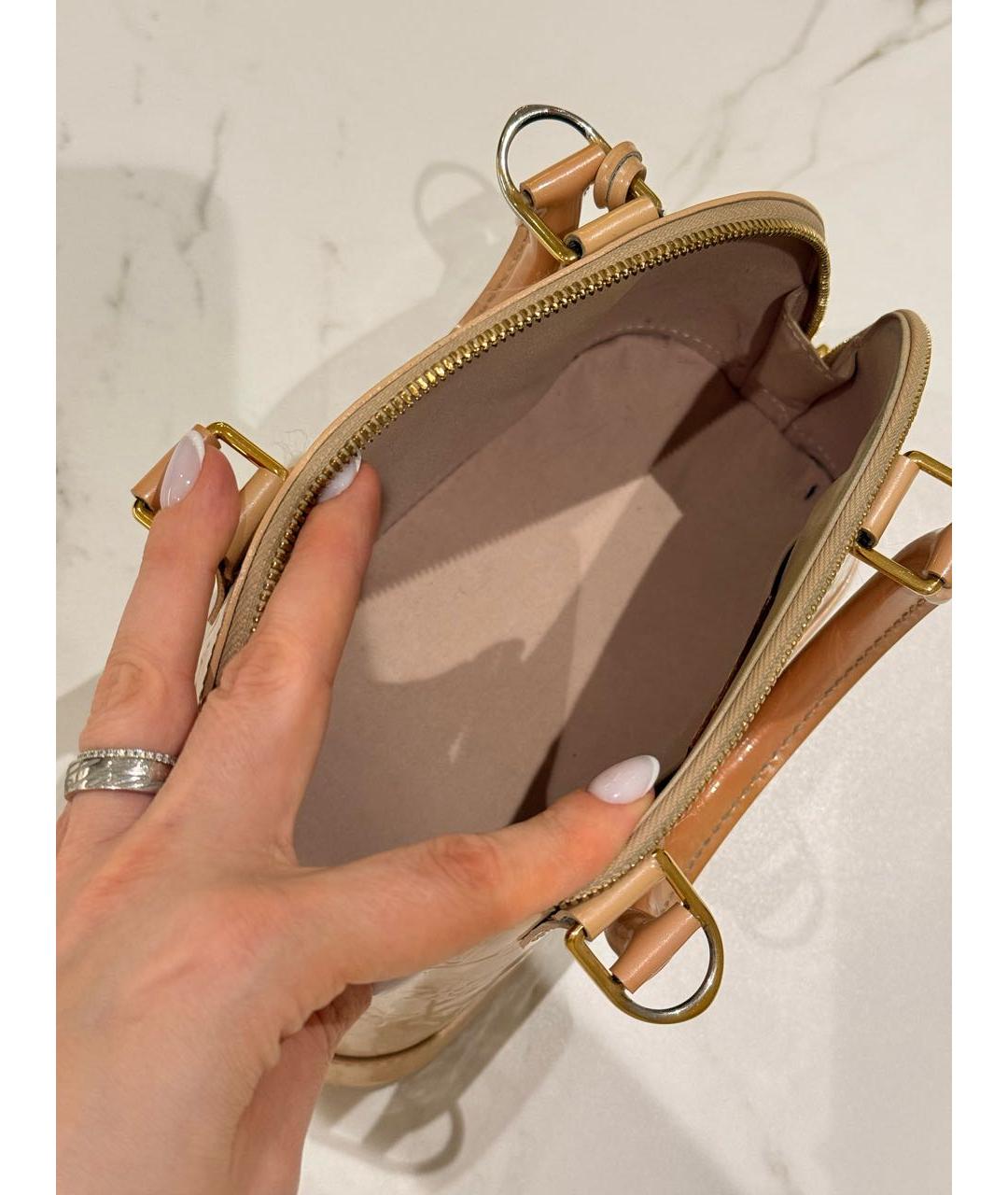 LOUIS VUITTON Бежевая сумка с короткими ручками из лакированной кожи, фото 3