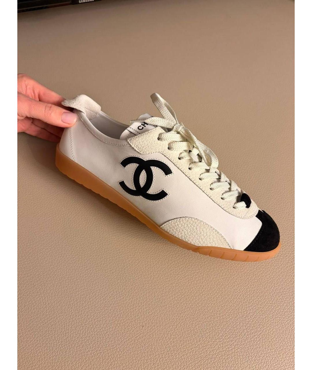 CHANEL Белые кожаные кеды, фото 2