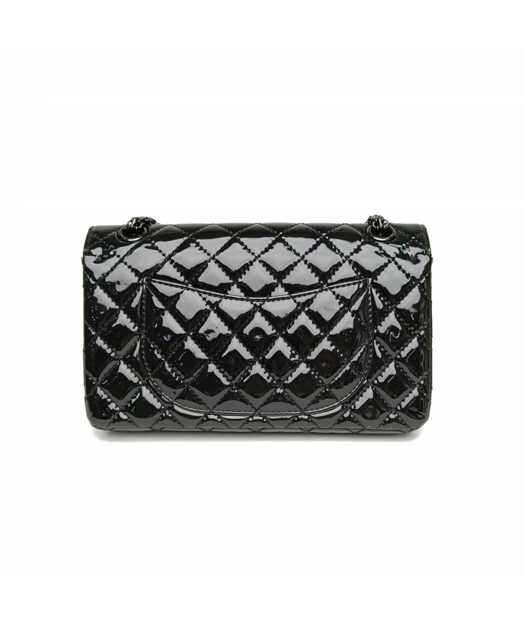 CHANEL Черная сумка через плечо из лакированной кожи, фото 4