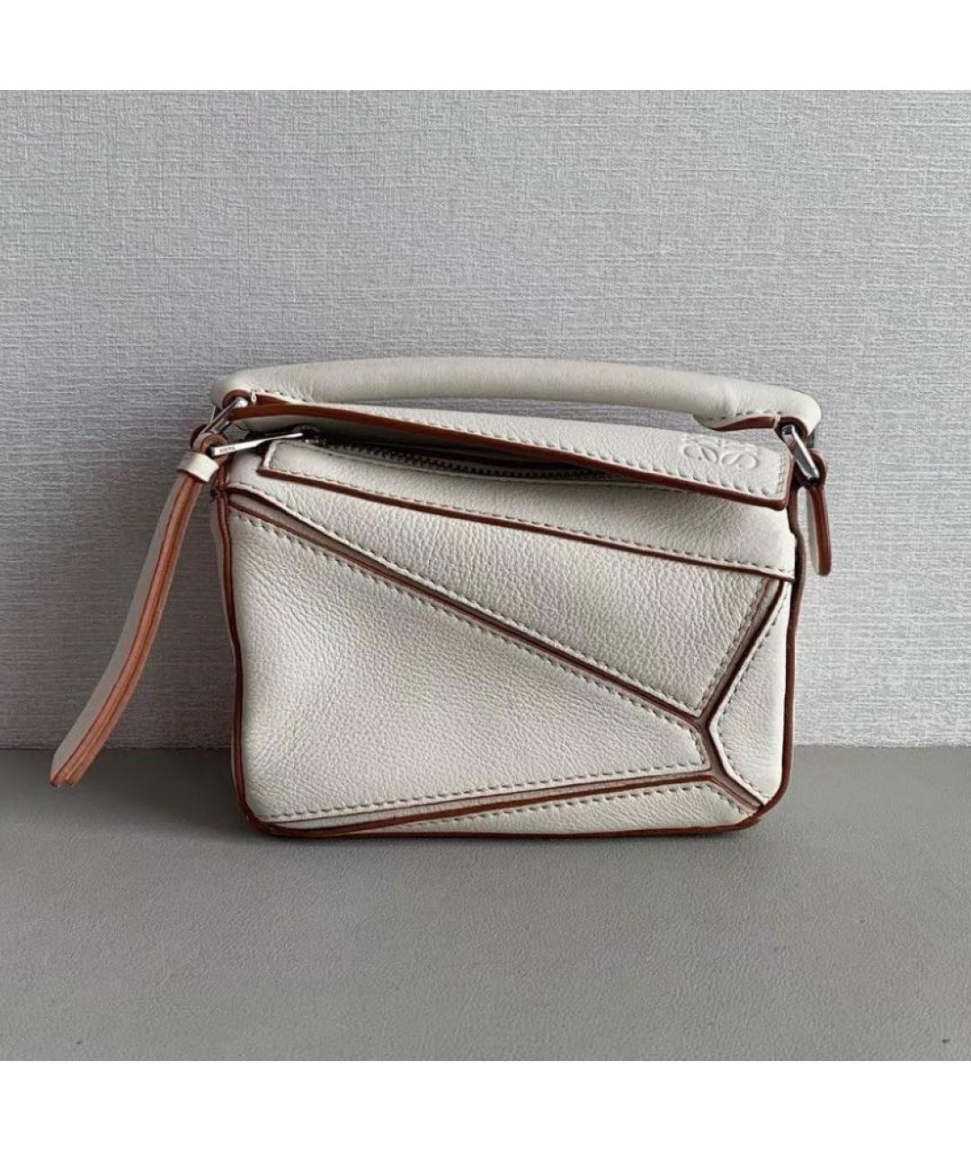 LOEWE Бежевая кожаная сумка с короткими ручками, фото 3
