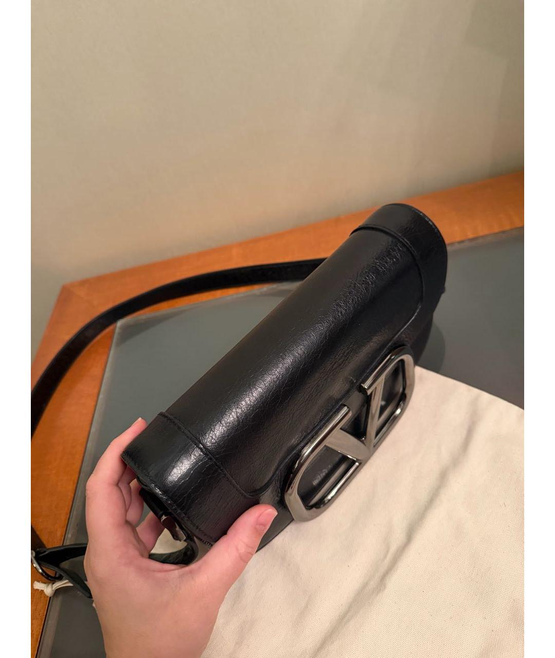 VALENTINO Черная кожаная сумка через плечо, фото 5