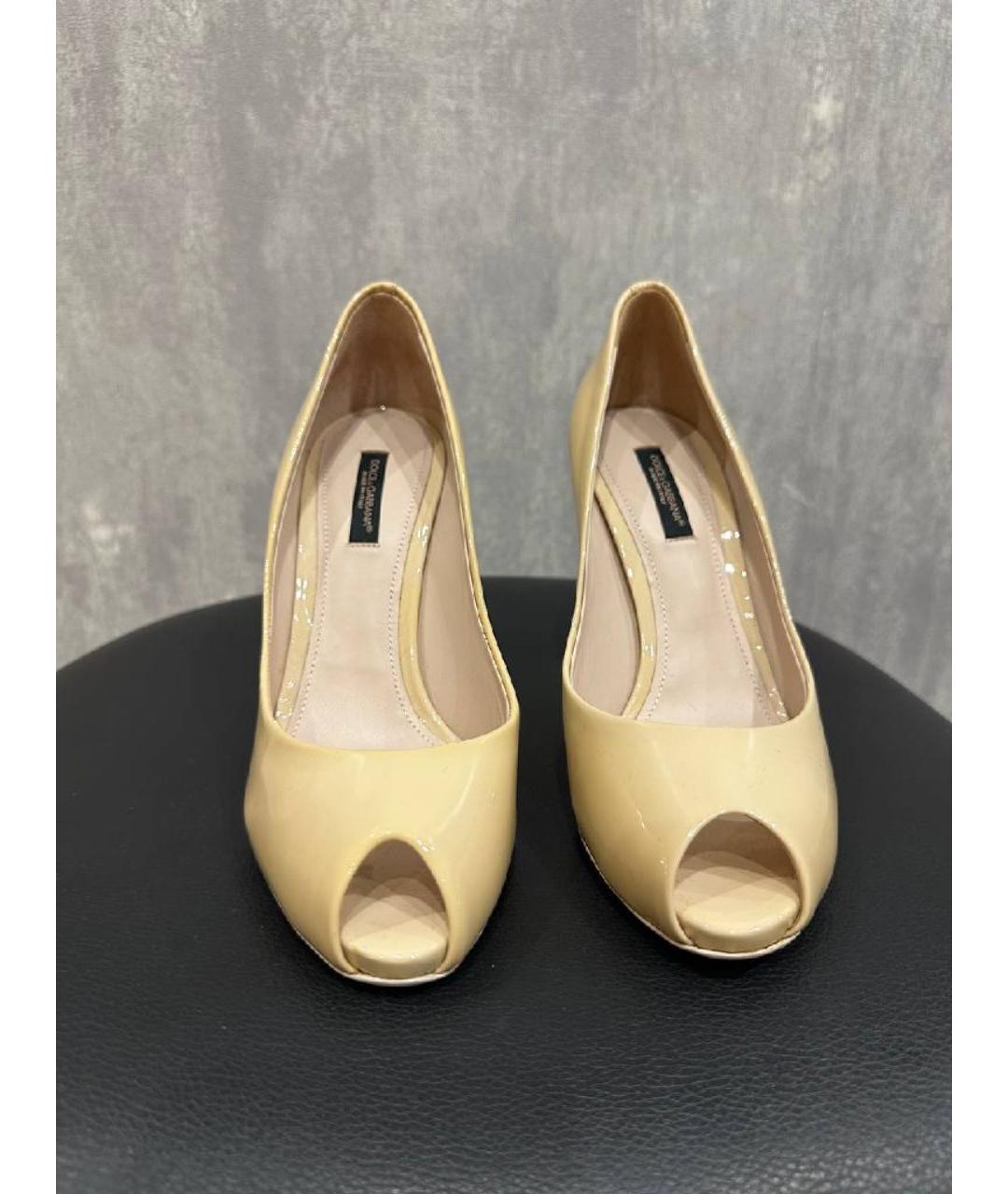 DOLCE&GABBANA Бежевые туфли из лакированной кожи, фото 2