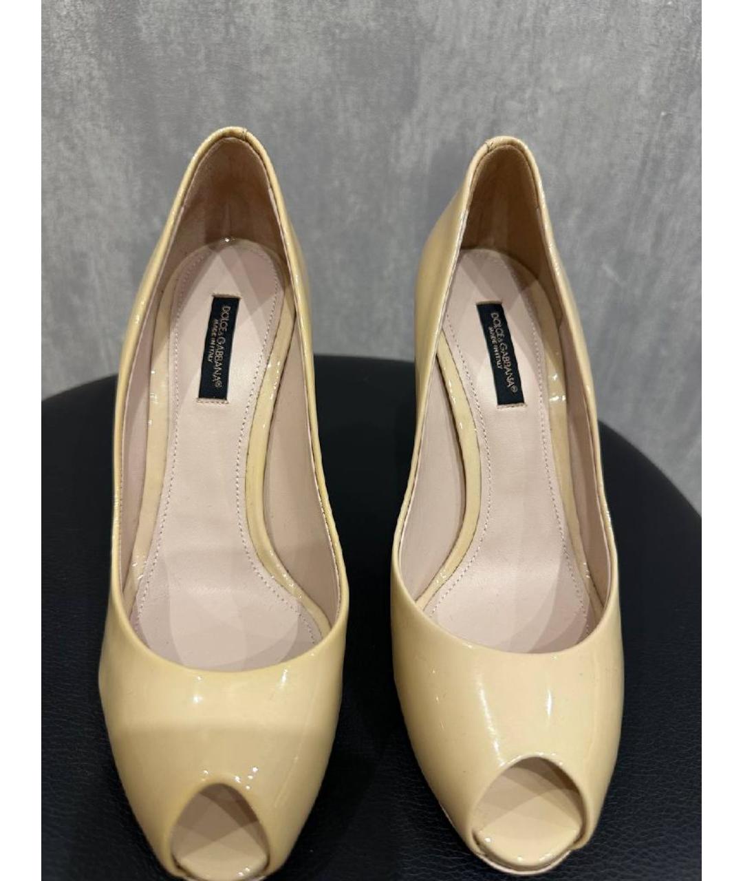 DOLCE&GABBANA Бежевые туфли из лакированной кожи, фото 3