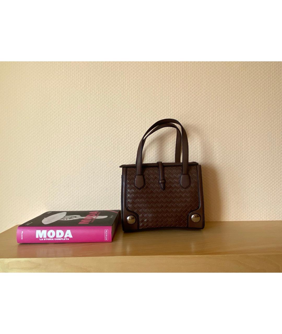 BOTTEGA VENETA Коричневая кожаная сумка с короткими ручками, фото 3