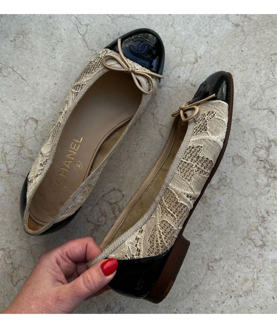 CHANEL Бежевые текстильные балетки, фото 9
