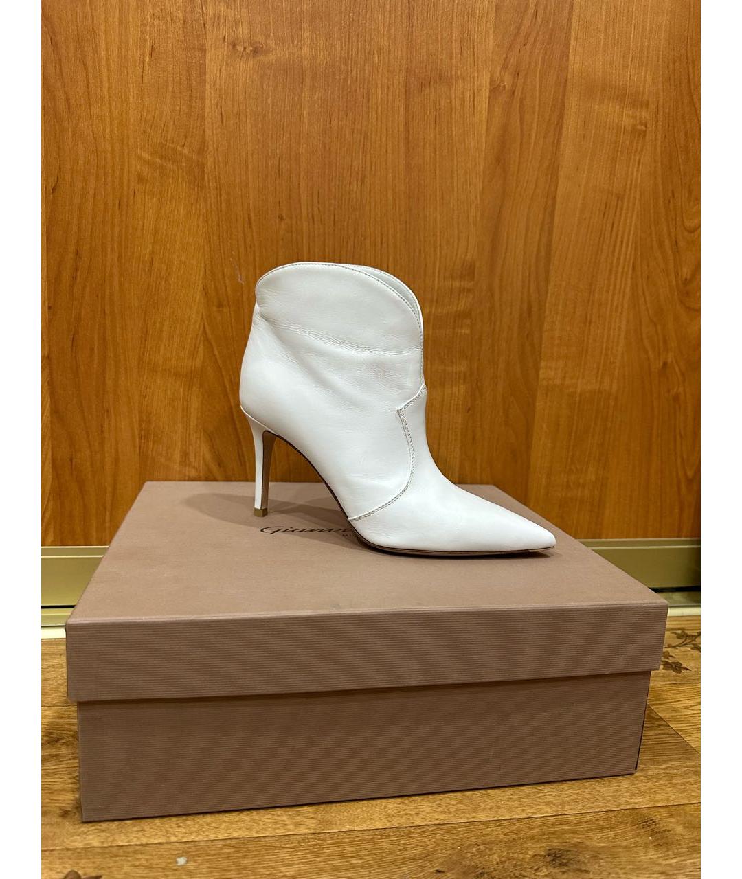 GIANVITO ROSSI Белые кожаные ботильоны, фото 5