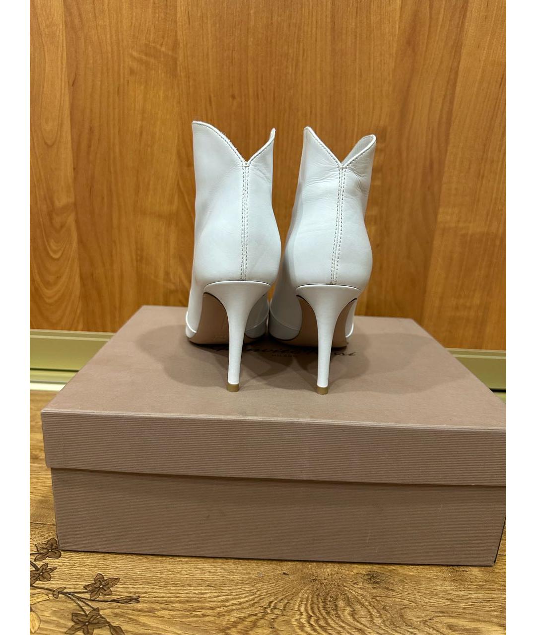 GIANVITO ROSSI Белые кожаные ботильоны, фото 4