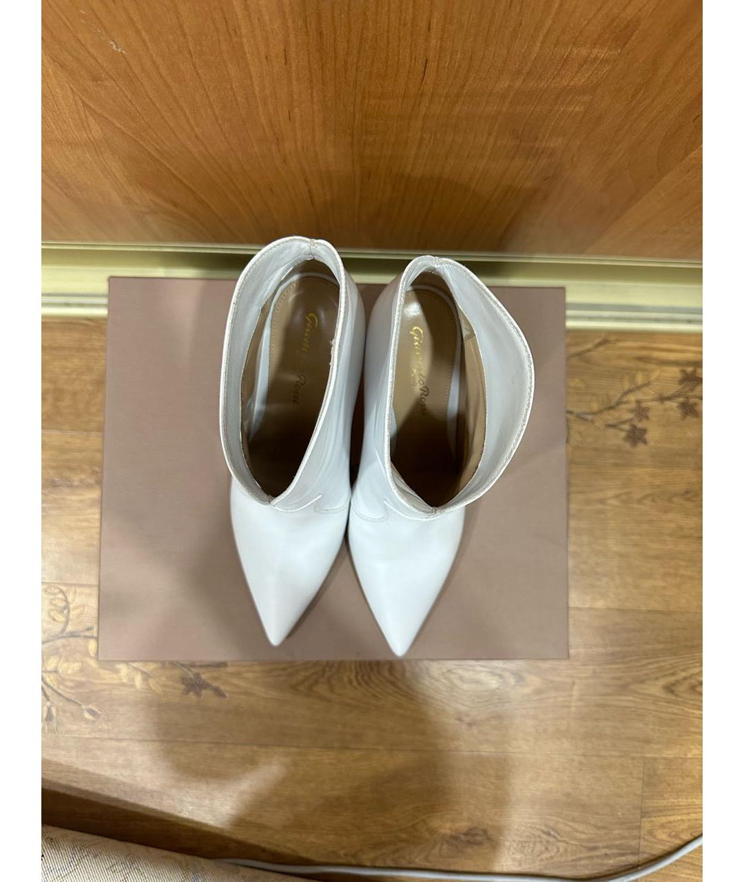 GIANVITO ROSSI Белые кожаные ботильоны, фото 3