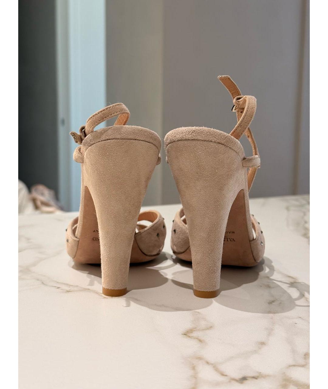 VALENTINO Бежевые замшевые босоножки, фото 3