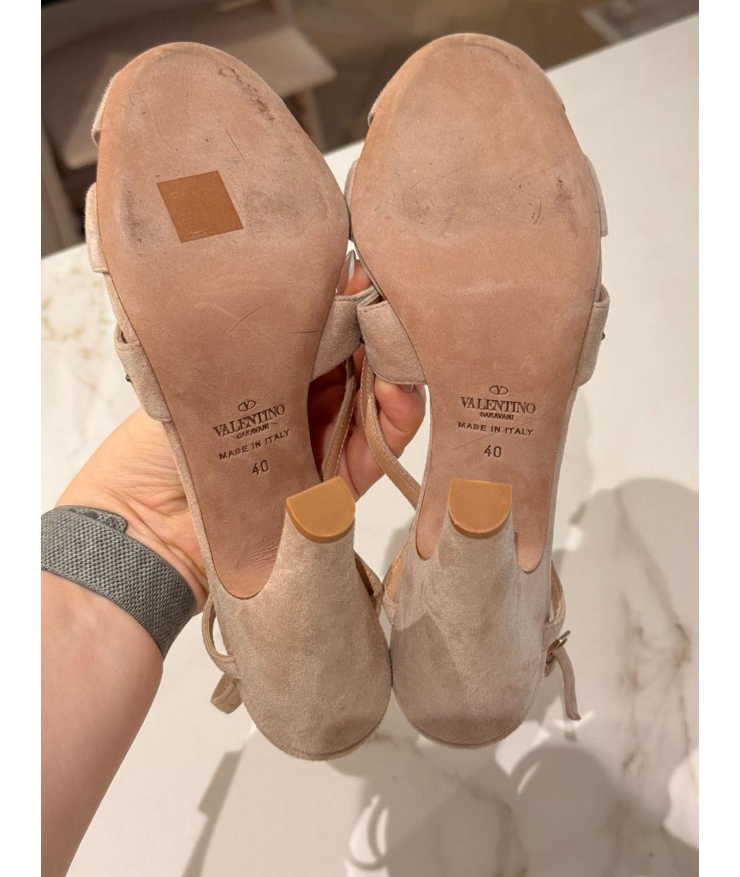 VALENTINO Бежевые замшевые босоножки, фото 6