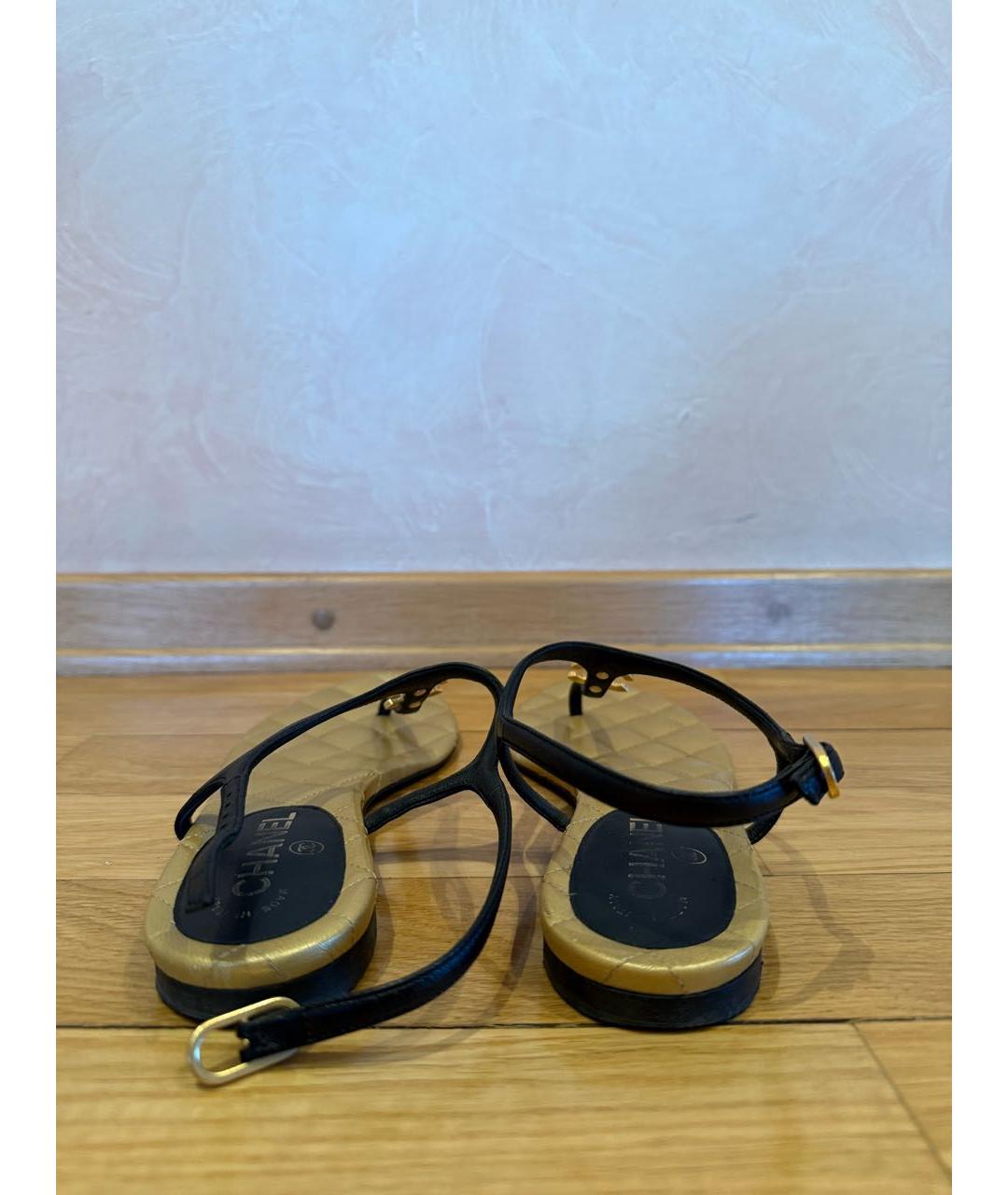 CHANEL Золотые кожаные сандалии, фото 4