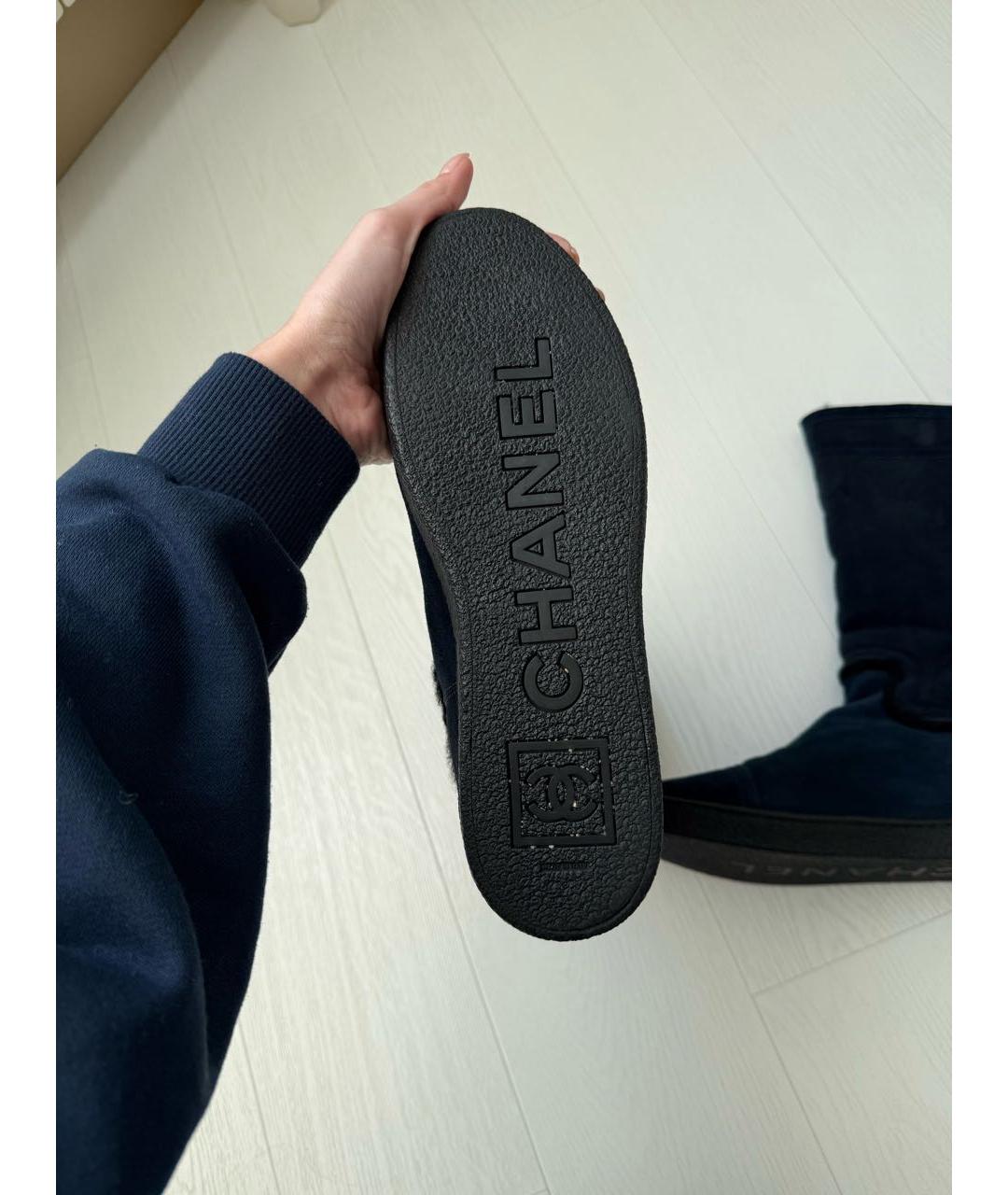 CHANEL Темно-синие замшевые сапоги, фото 2