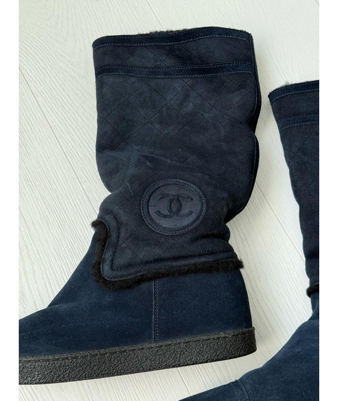 CHANEL Темно-синие замшевые сапоги, фото 3