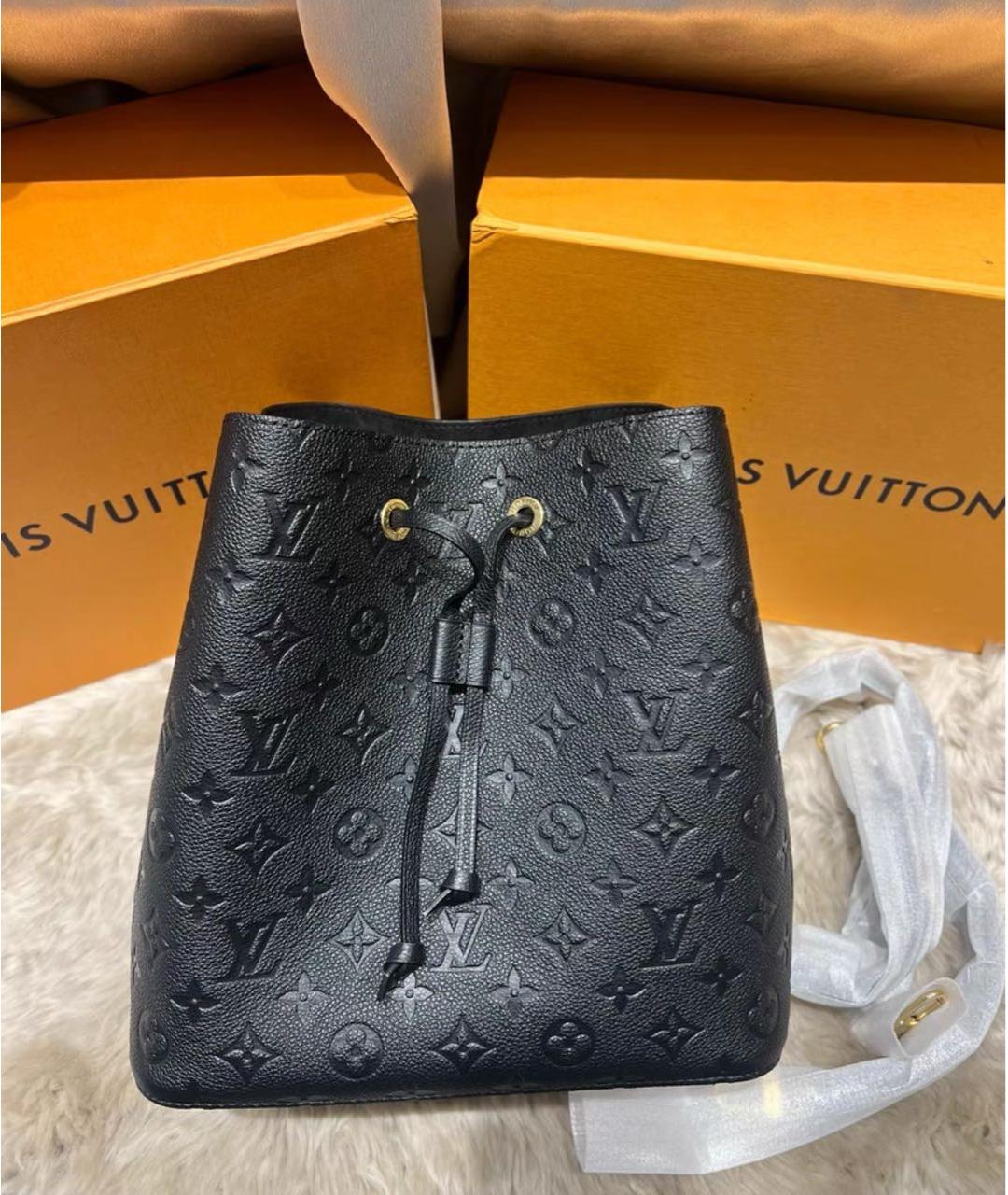 LOUIS VUITTON Черная кожаная сумка с короткими ручками, фото 6