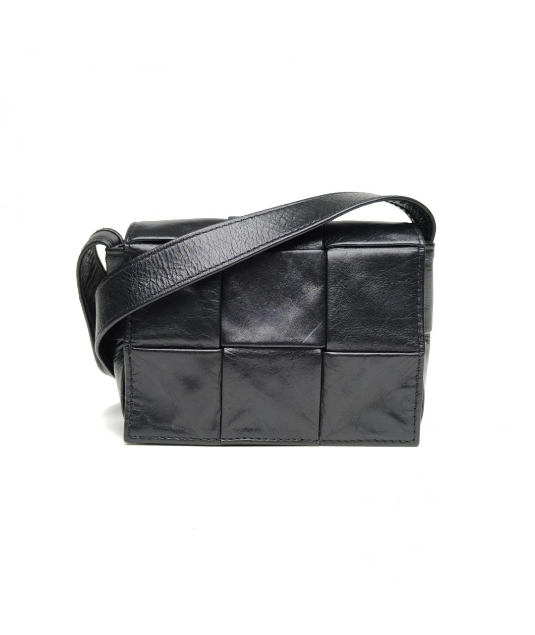 BOTTEGA VENETA Черная сумка через плечо из лакированной кожи, фото 2