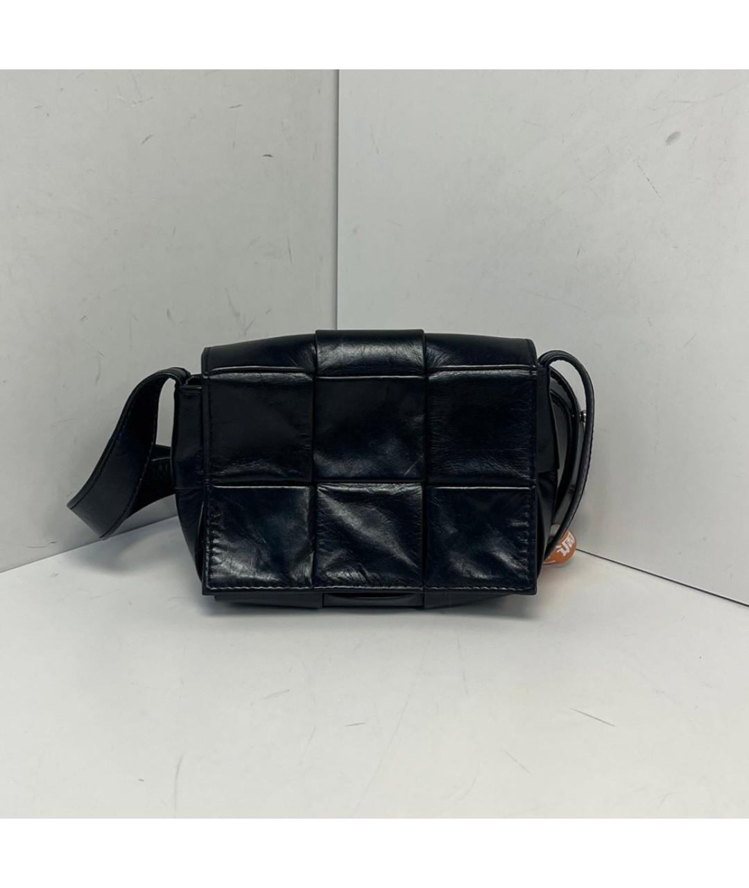 BOTTEGA VENETA Черная сумка через плечо из лакированной кожи, фото 8