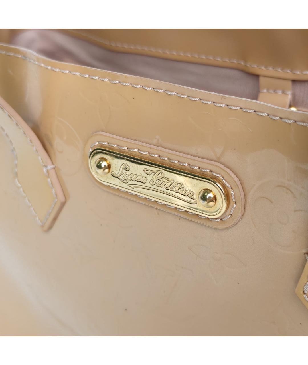 LOUIS VUITTON Золотая сумка с короткими ручками из лакированной кожи, фото 6