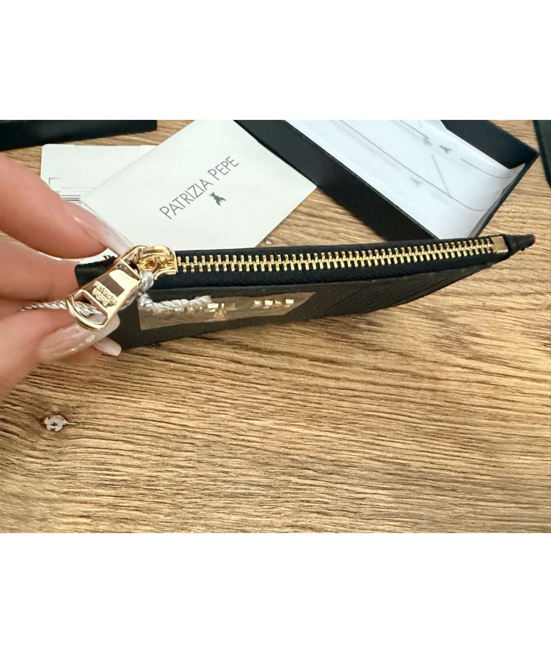PATRIZIA PEPE Черный кожаный кардхолдер, фото 6