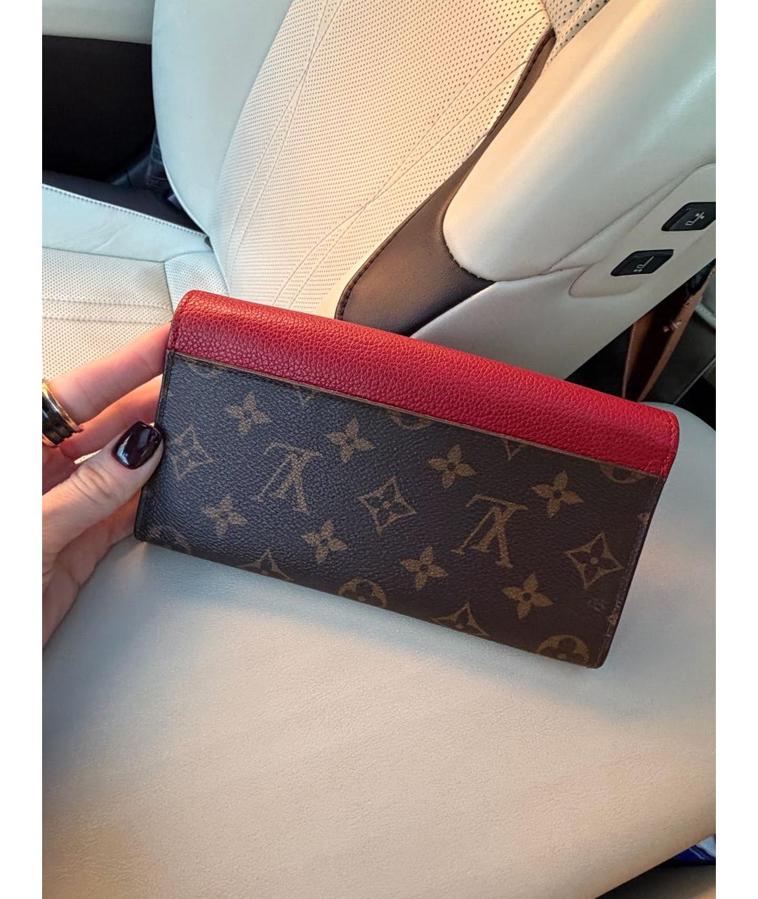 LOUIS VUITTON Красный кожаный кошелек, фото 3