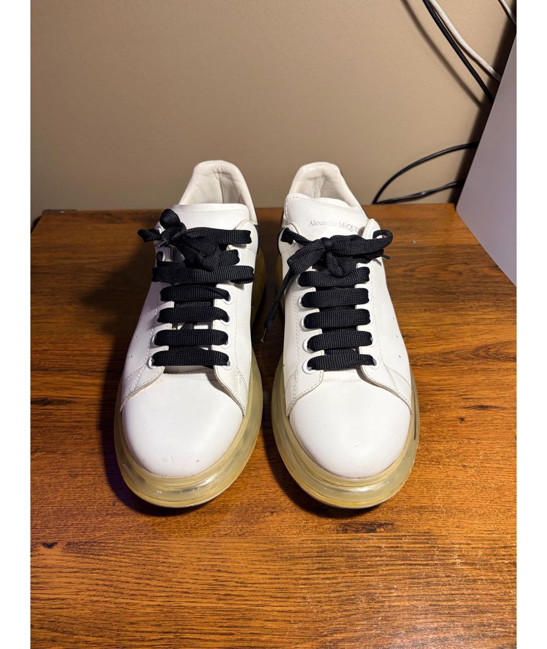 ALEXANDER MCQUEEN Белые кожаные низкие кроссовки / кеды, фото 3