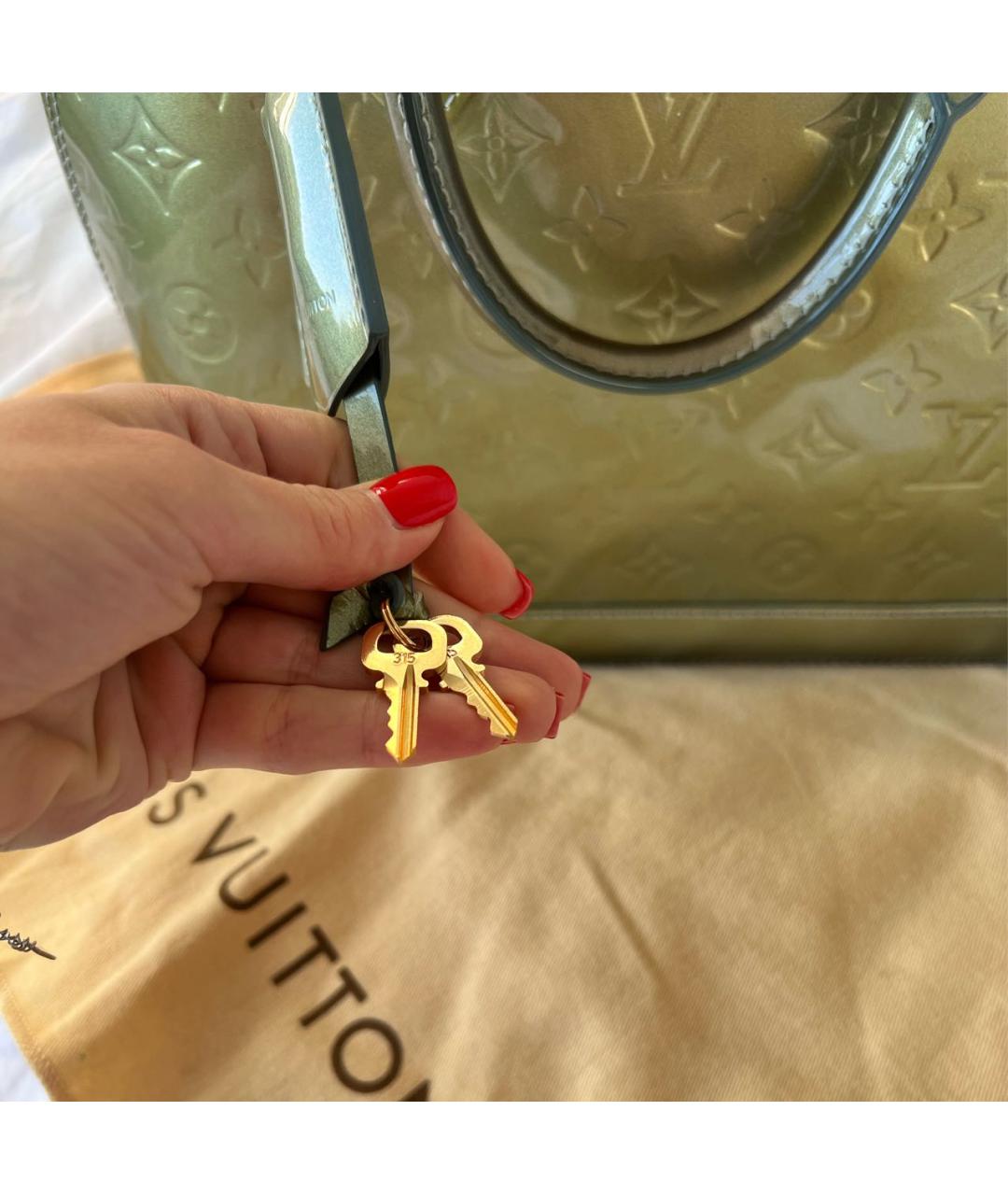 LOUIS VUITTON Зеленая сумка с короткими ручками из лакированной кожи, фото 6