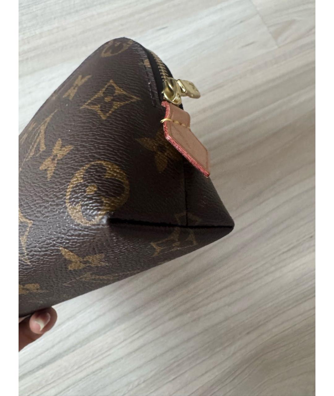 LOUIS VUITTON Коричневая косметичка, фото 3