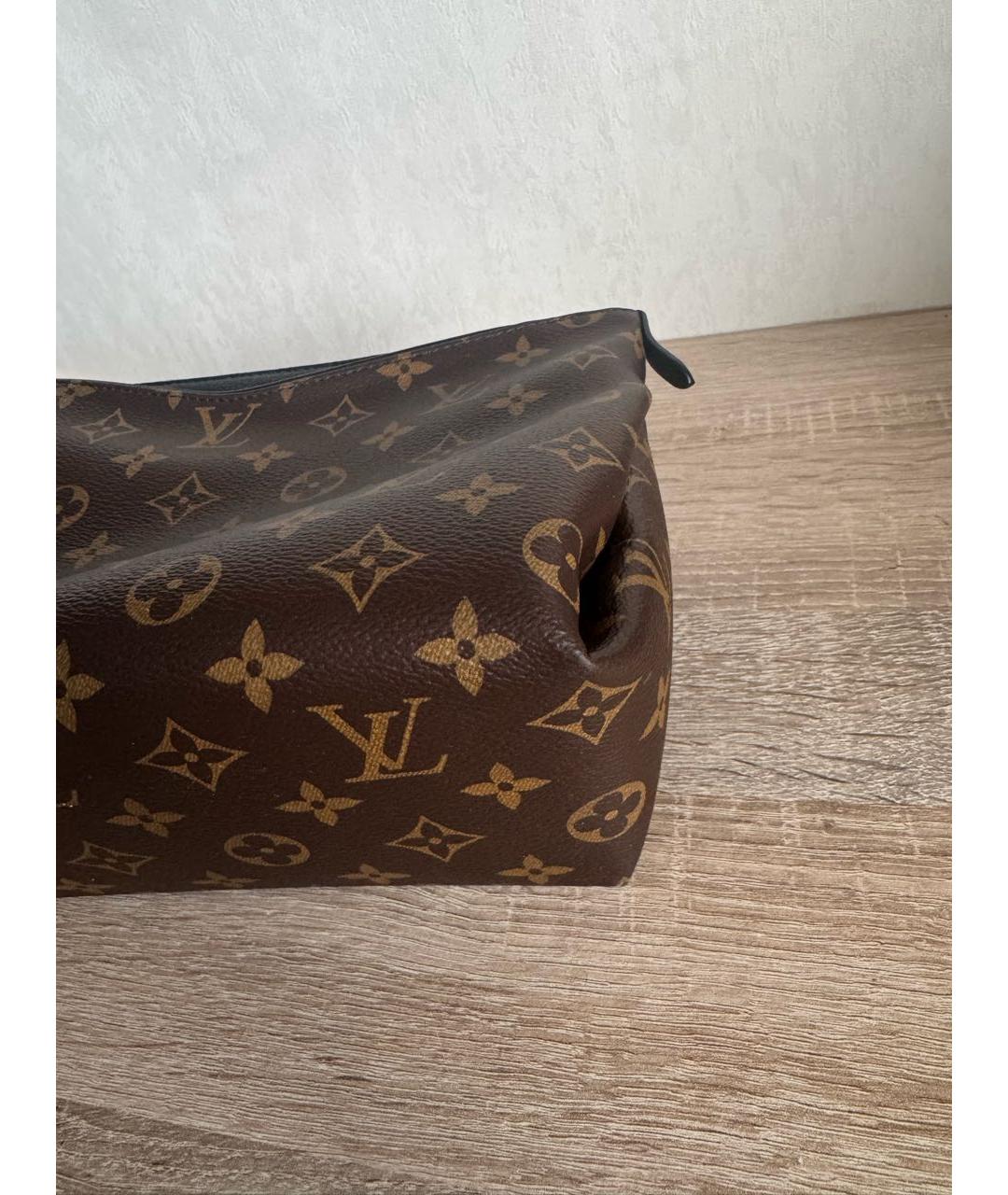 LOUIS VUITTON Коричневая косметичка, фото 4