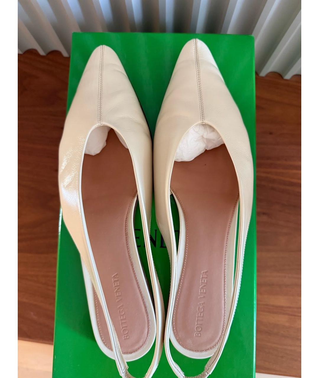 BOTTEGA VENETA Бежевые кожаные балетки, фото 3