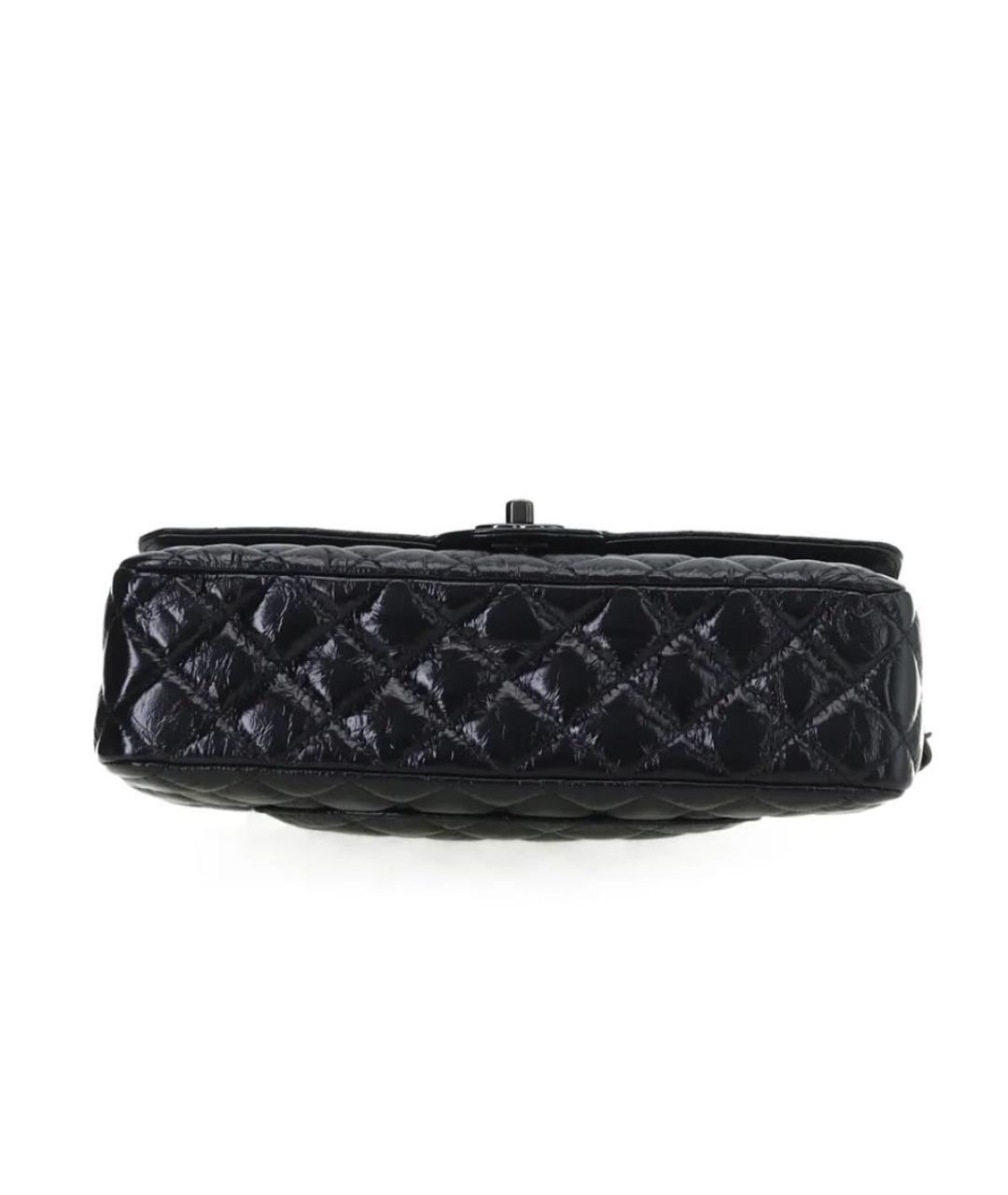 CHANEL Черная сумка через плечо из лакированной кожи, фото 5