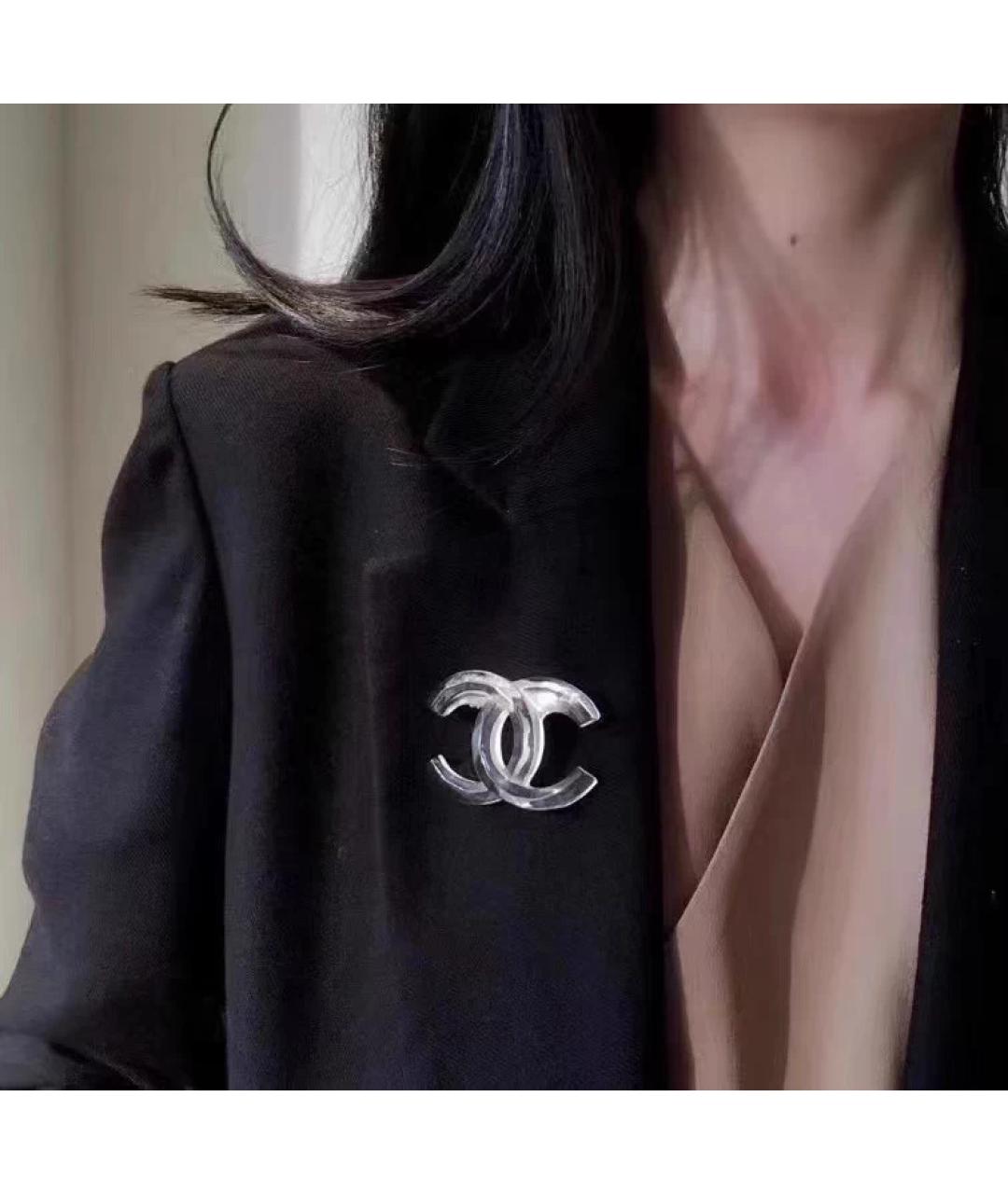 CHANEL Пластиковая булавка / брошь, фото 3